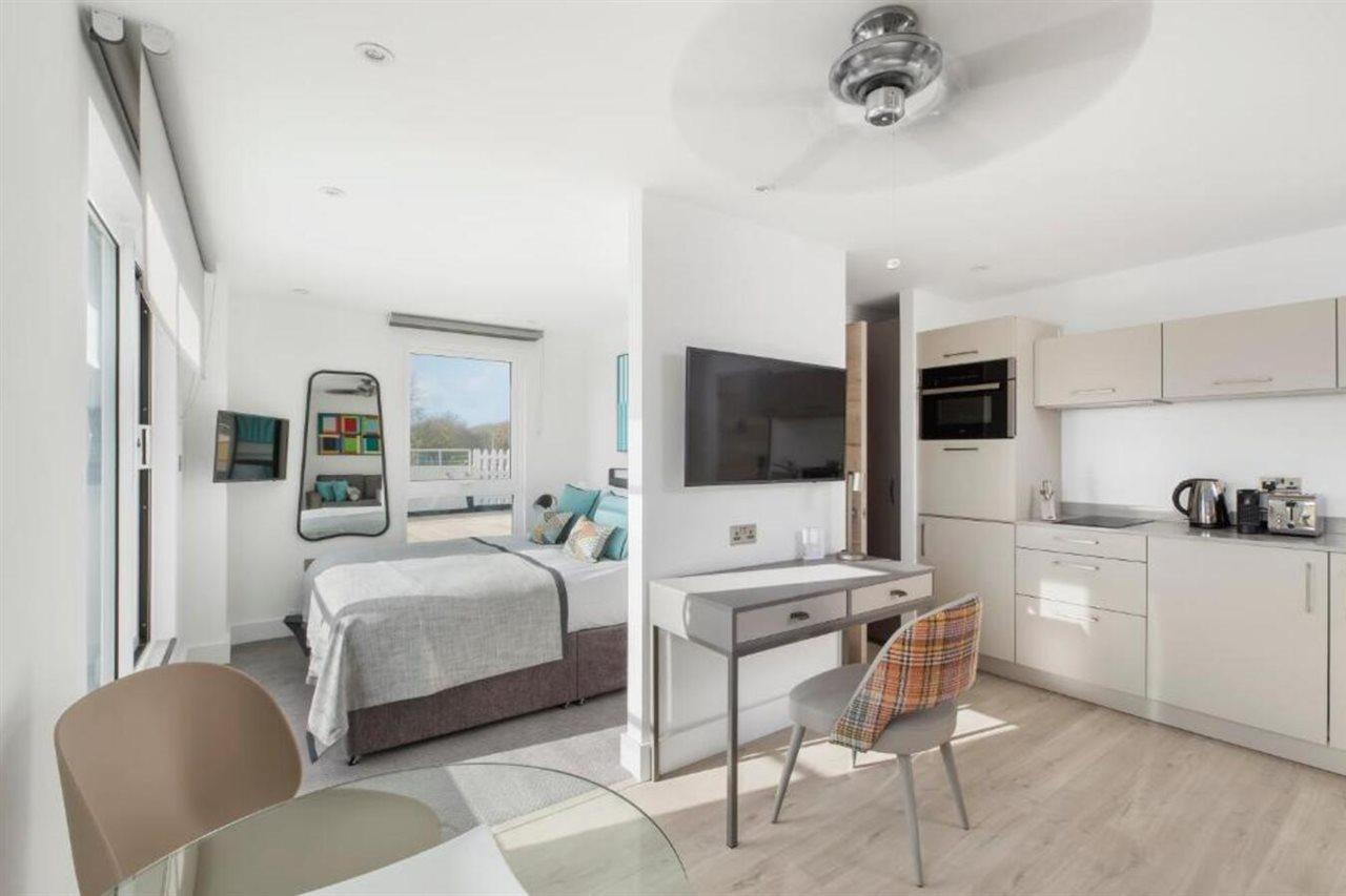Q Square By Supercity Hove